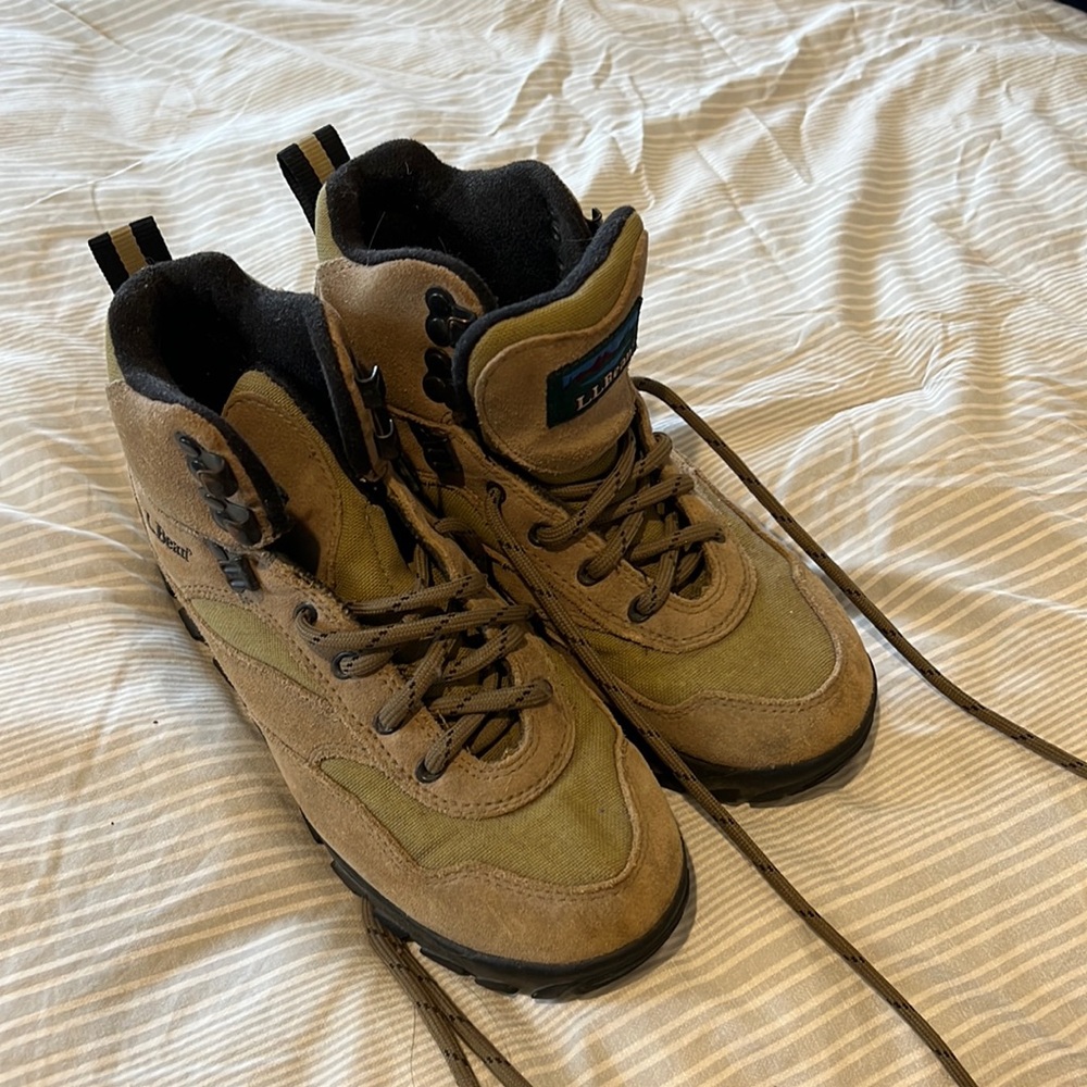 LLBean Hiking Boots Size 6 Tan Green